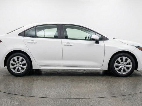 Used 2025 Toyota Corolla LE FWD image 11