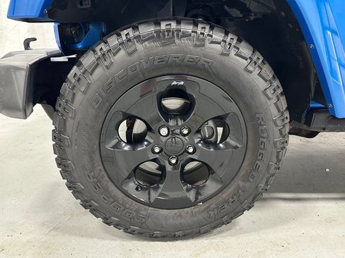 Used 2015 Jeep Wrangler Unlimited Sahara AWD/4WD image 59