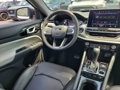 Used 2025 Jeep Compass Limited AWD/4WD image 13