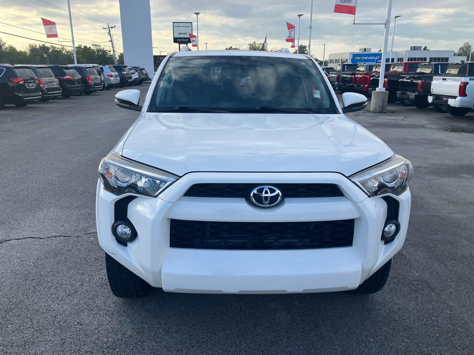 Used 2017 Toyota 4Runner SR5 Premium AWD/4WD image 2