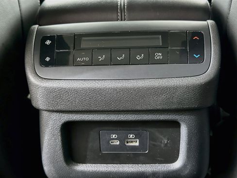 Used 2025 Nissan Pathfinder SL FWD image 27