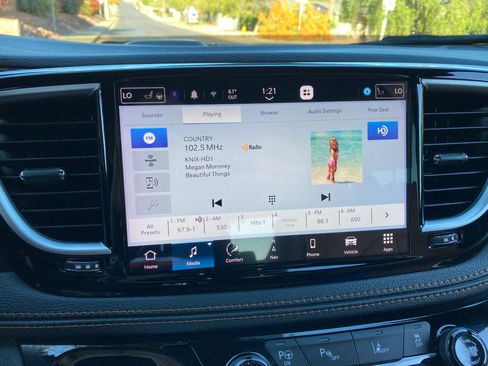 Used 2023 Chrysler Pacifica Pinnacle image 69