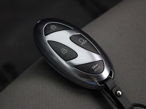 Certified 2025 Hyundai Elantra Sport image 28