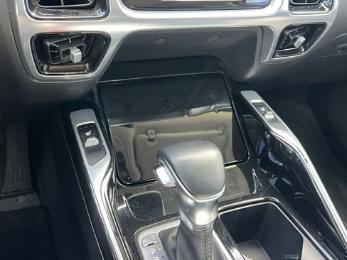 Certified 2023 Kia Sorento SX image 32