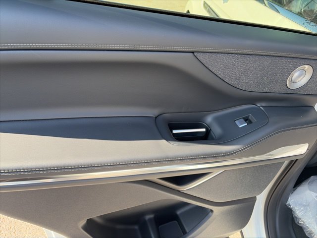 New 2025 Lincoln Navigator Reserve AWD/4WD image 12