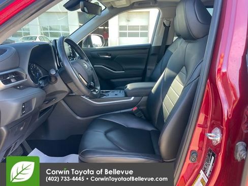 Used 2021 Toyota Highlander XLE w/ Protection Package #3 (TMS) AWD/4WD image 17