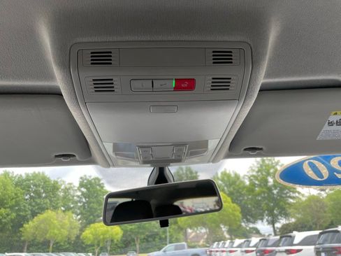 Used 2020 Volkswagen Tiguan SE FWD image 16