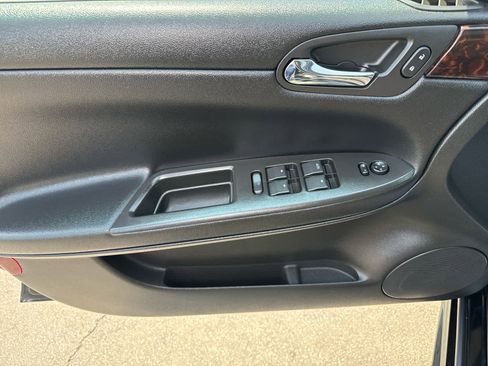 Used 2014 Chevrolet Impala LT w/ LT Sunroof Package image 10