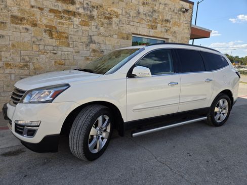 Used 2015 Chevrolet Traverse LTZ FWD image 2