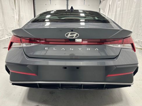 Used 2025 Hyundai Elantra SEL FWD image 6