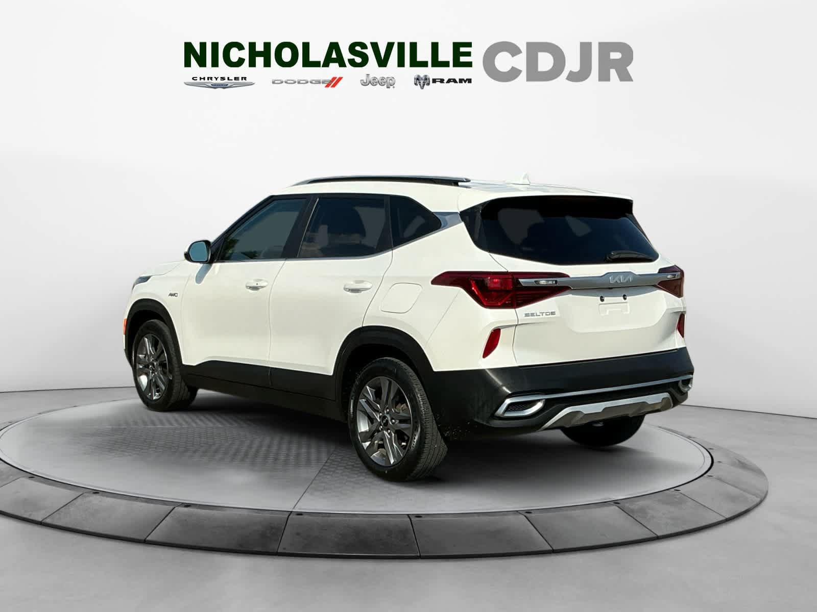 Used 2023 Kia Seltos S AWD/4WD image 3