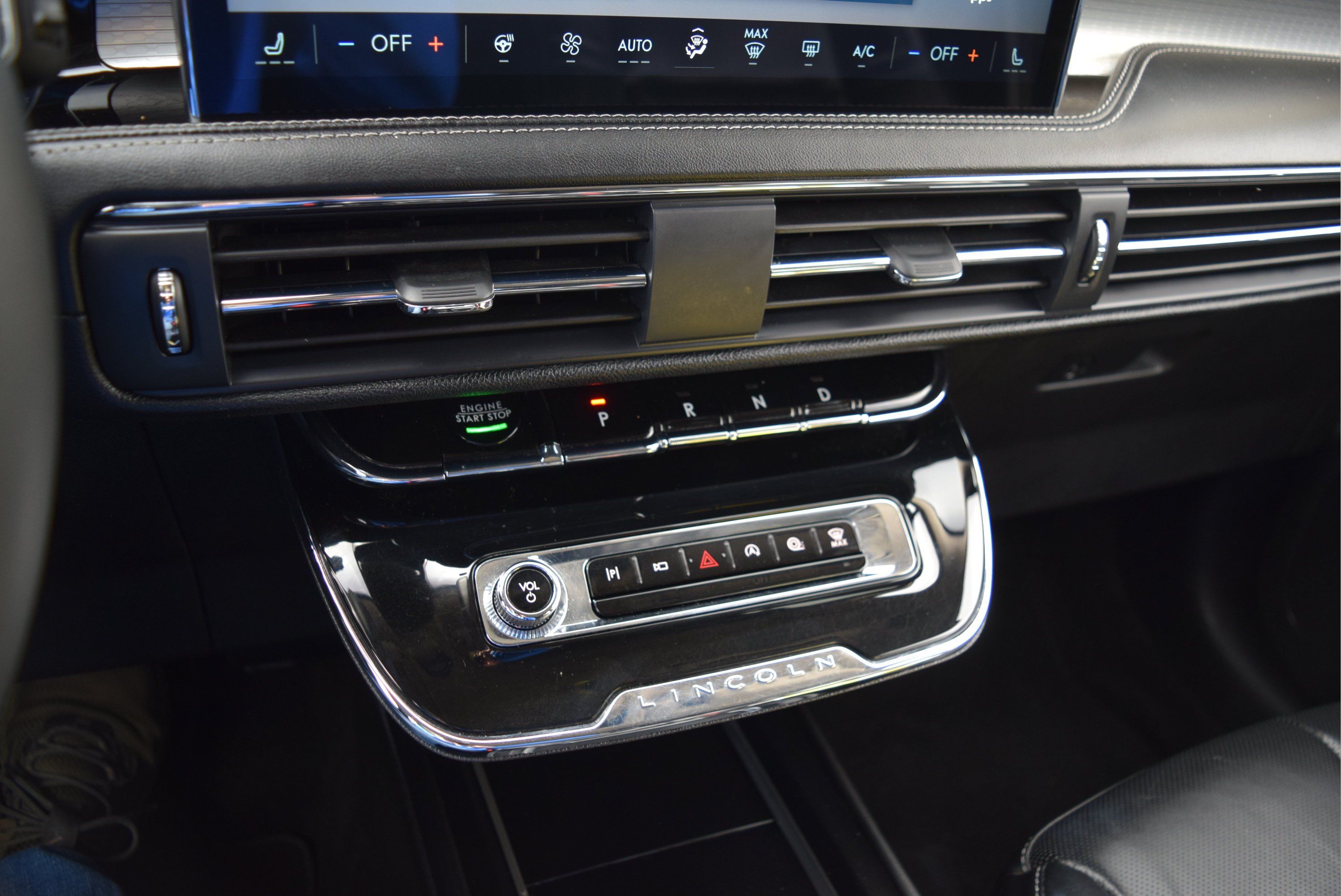 Used 2024 Lincoln Corsair AWD w/ Equipment Group 101A image 13