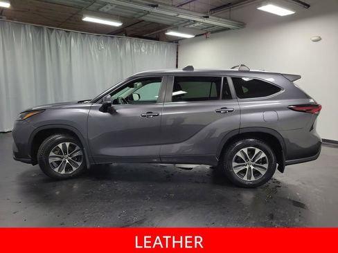 Used 2024 Toyota Highlander XLE image 5