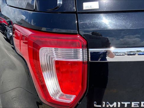 Used 2018 Ford Explorer Limited FWD image 28