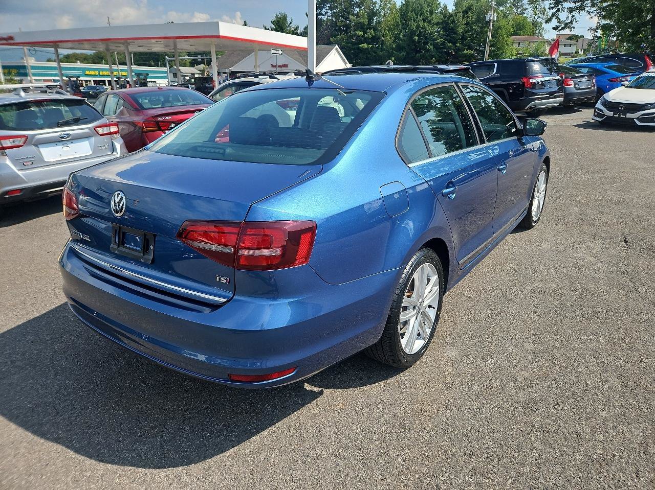 Used 2017 Volkswagen Jetta SEL FWD image 3