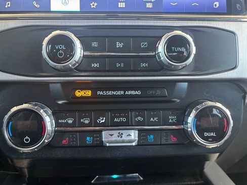 Used 2022 Ford F350 Platinum image 17