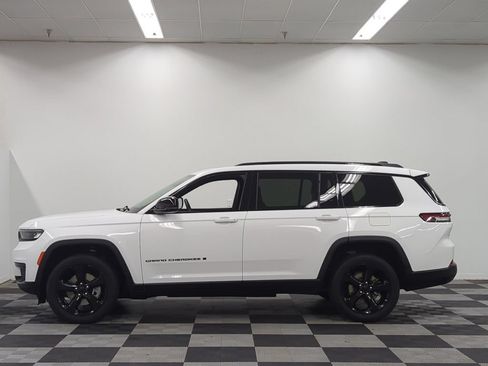 Used 2022 Jeep Grand Cherokee L Laredo AWD/4WD image 4