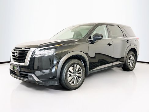 Used 2024 Nissan Pathfinder S w/ Cargo Package image 3