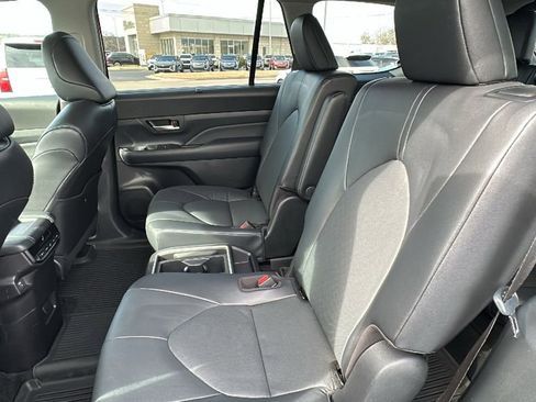 Used 2025 Toyota Grand Highlander FWD image 13