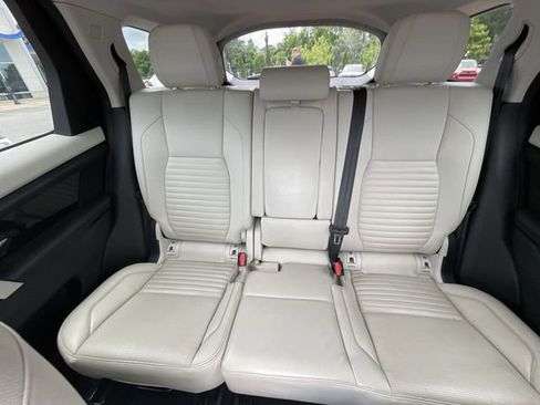 Used 2022 Land Rover Discovery Sport SE AWD/4WD image 16