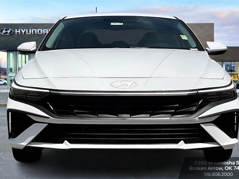 New 2025 Hyundai Elantra Blue image 3