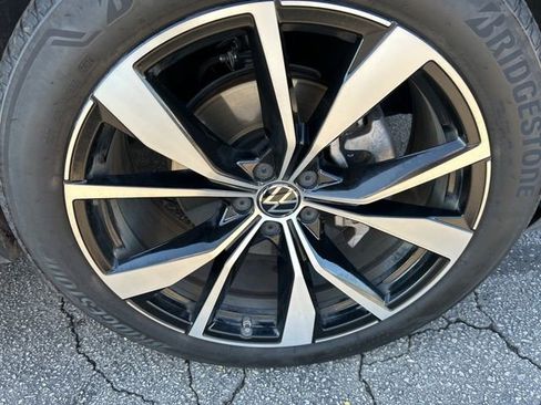 Certified 2024 Volkswagen Atlas SEL Premium R-Line image 36