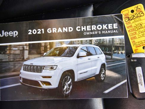 Certified 2021 Jeep Grand Cherokee Limited w/ Premium Lighting Group AWD/4WD image 22