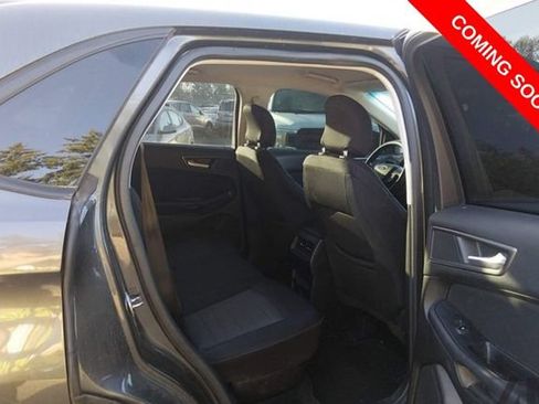 Used 2018 Ford Edge SE FWD image 5