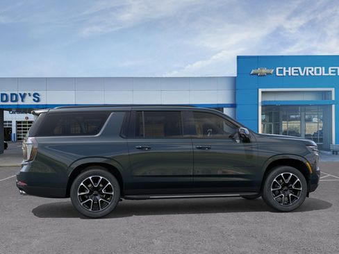 New 2026 Chevrolet Suburban RST w/ Comfort Package AWD/4WD image 6