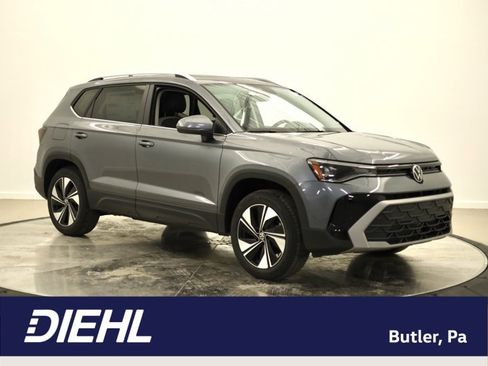 New 2026 Volkswagen Taos SE image 1