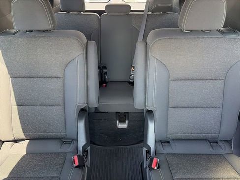 Used 2025 Chevrolet Traverse LT AWD/4WD image 24