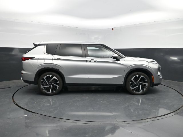 Used 2024 Mitsubishi Outlander SE AWD/4WD image 11