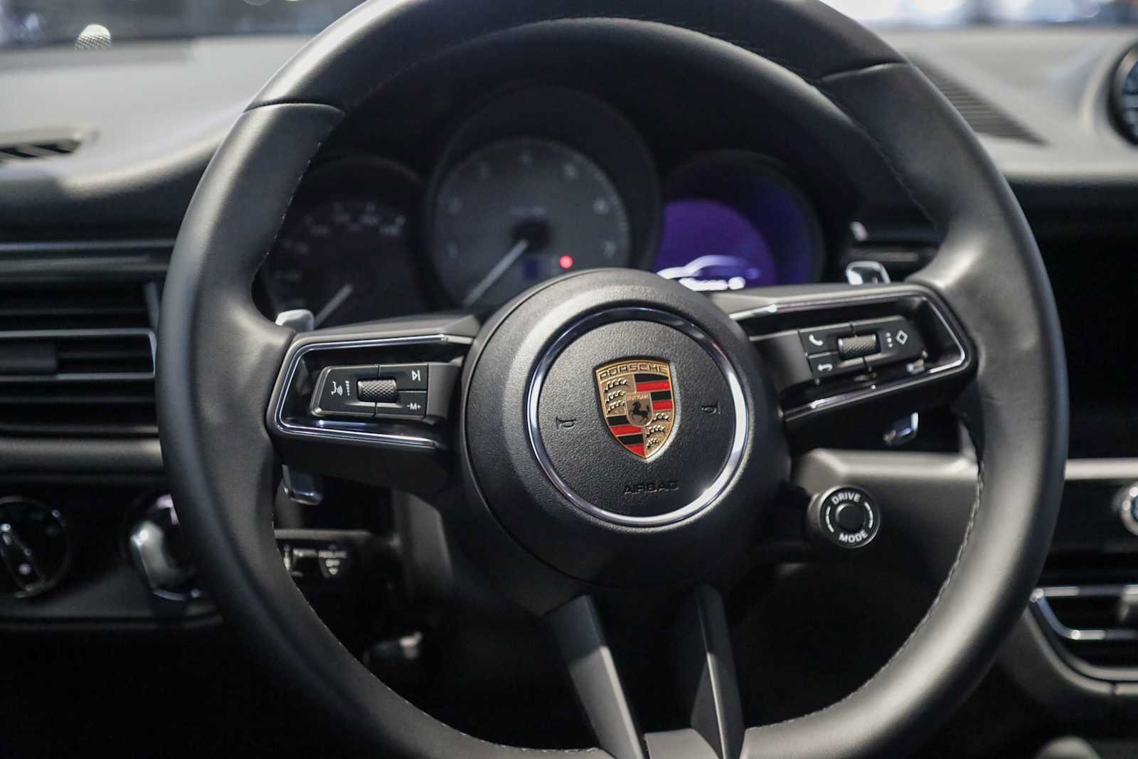 Used 2025 Porsche Macan S AWD/4WD image 6