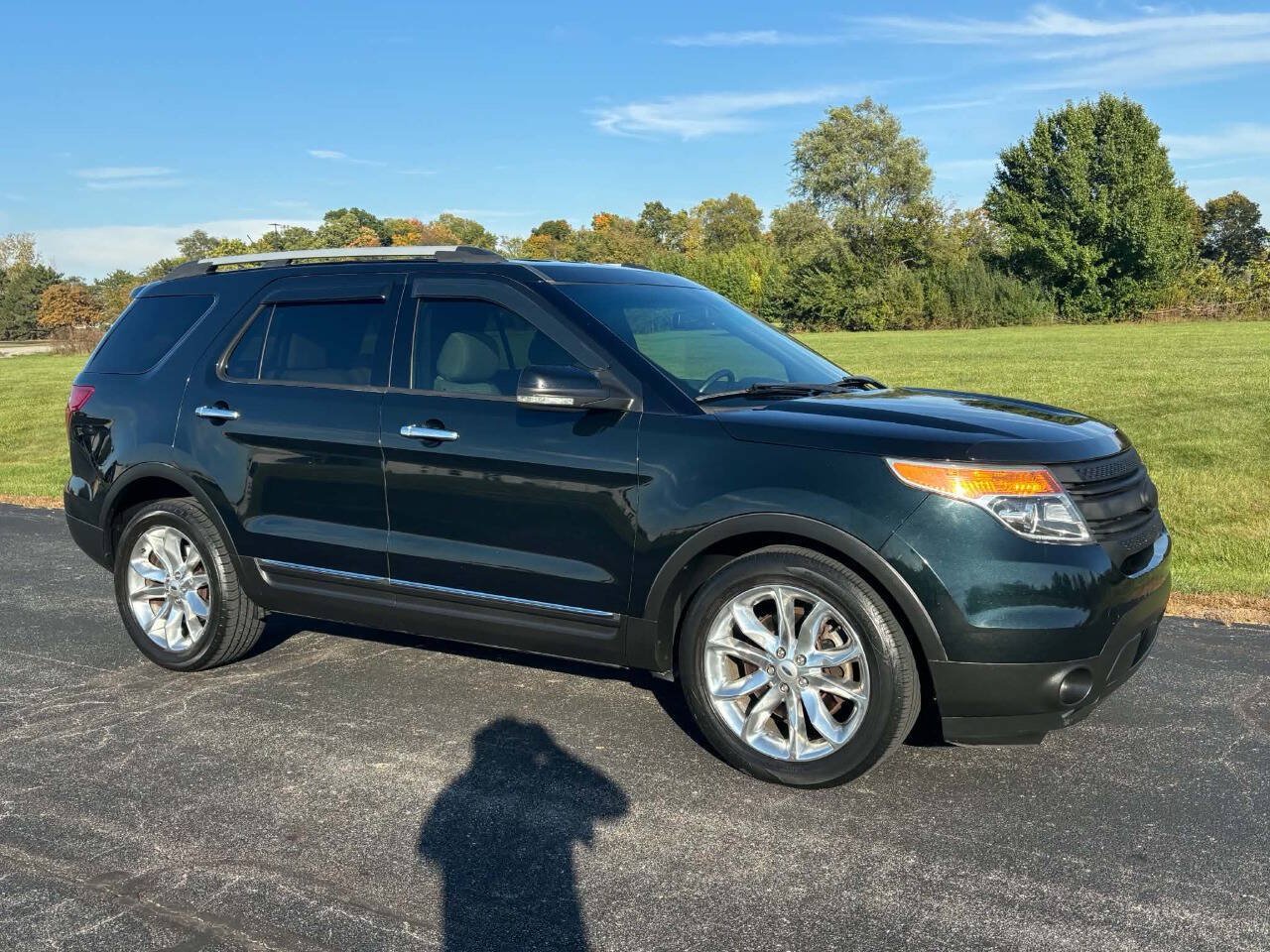 Used 2014 Ford Explorer XLT w/ Equipment Group 201A FWD image 3