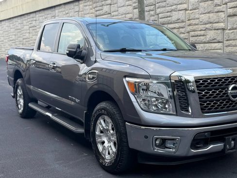 Used 2017 Nissan Titan SV AWD/4WD image 37