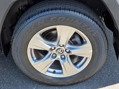Used 2022 Toyota RAV4 XLE w/ Convenience Package AWD/4WD image 15