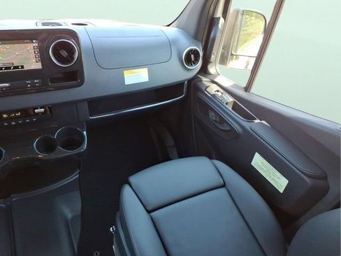 Used 2022 Mercedes-Benz Sprinter 2500 image 19