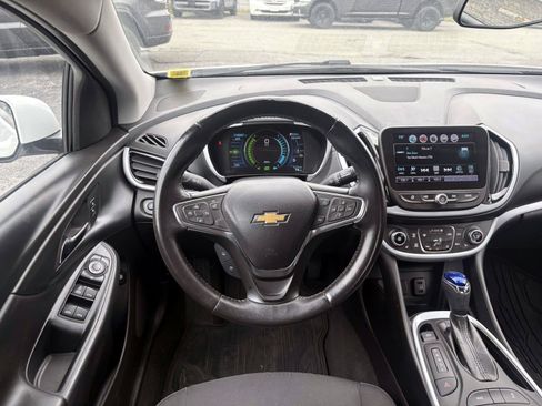 Used 2017 Chevrolet Volt LT w/ Comfort Package FWD image 14