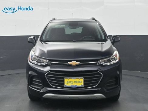 Used 2022 Chevrolet Trax LT w/ LT Convenience Package AWD/4WD image 2