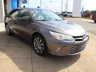 Used 2017 Toyota Camry XLE w/ Moonroof Package FWD video 1