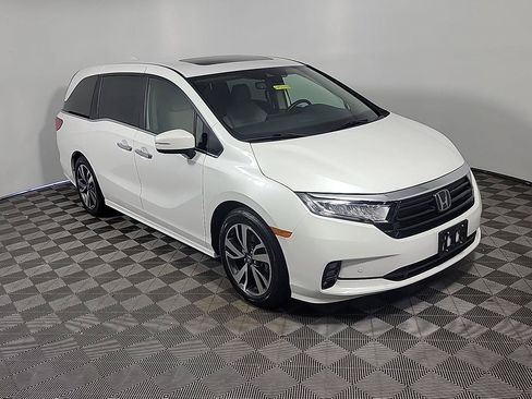 Certified 2022 Honda Odyssey Touring image 2