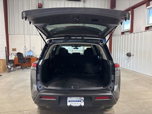 Used 2024 Nissan Pathfinder S AWD/4WD image 19