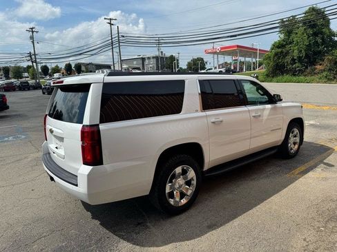 Used 2019 Chevrolet Suburban LT AWD/4WD image 4