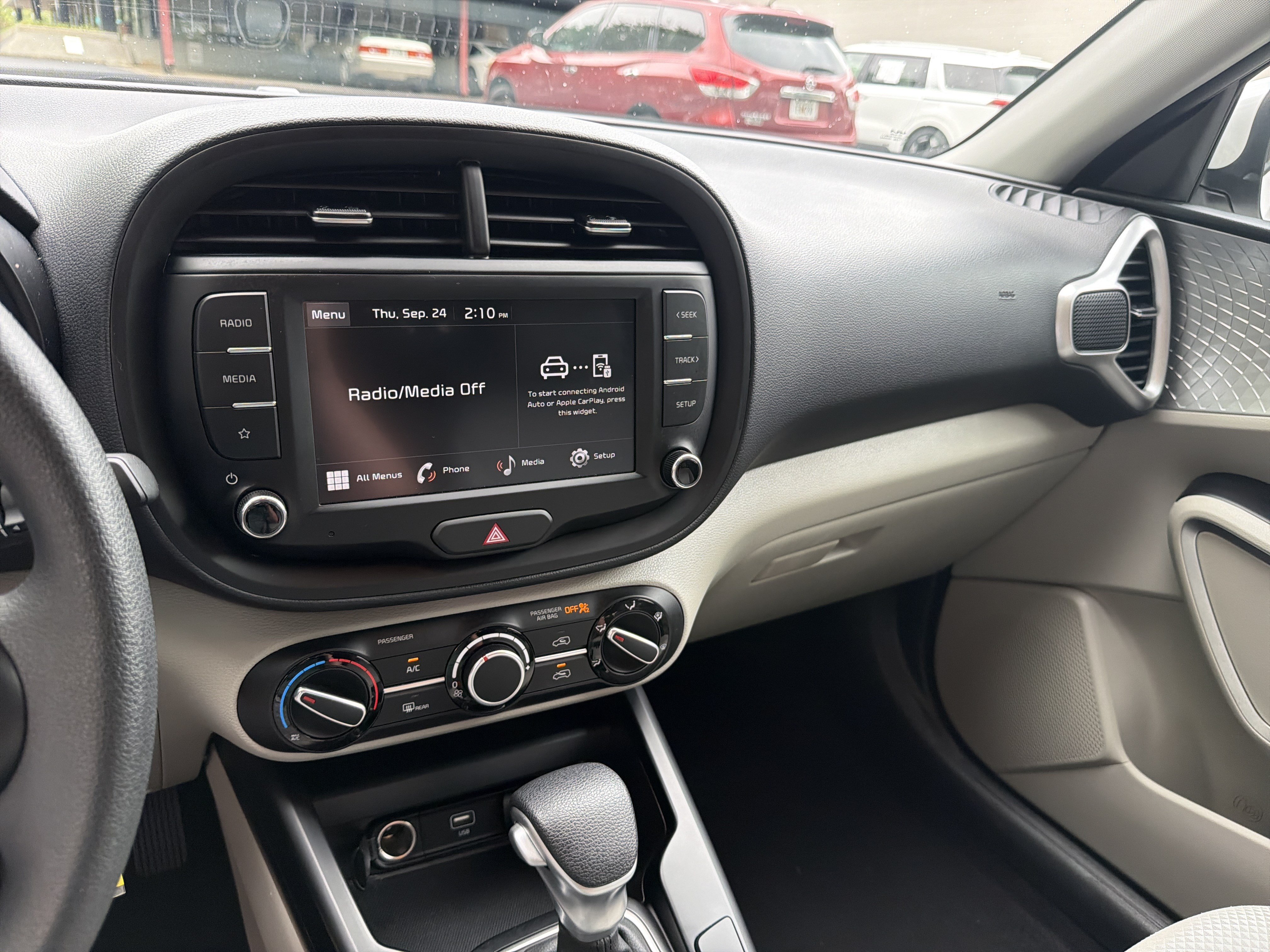 Used 2025 Kia Soul LX FWD image 29