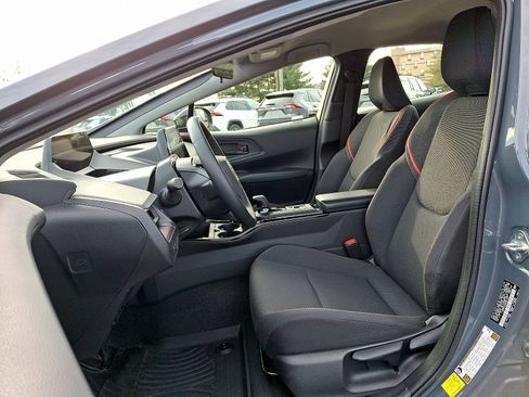 Certified 2025 Toyota Prius Plug-In Hybrid image 13