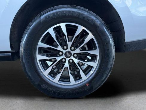 Used 2025 Ford Expedition Platinum AWD/4WD image 14