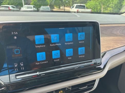 Used 2024 Volkswagen Atlas SE w/ Panoramic Sunroof Package image 21