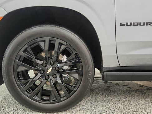 Used 2023 Chevrolet Suburban Premier AWD/4WD image 31
