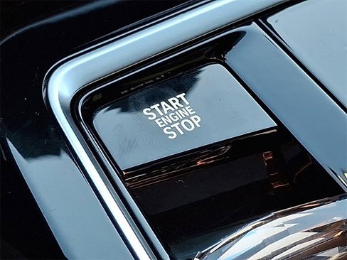 Used 2025 BMW 740i xDrive image 28