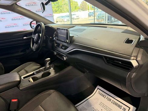 Used 2025 Nissan Altima 2.5 SV image 32